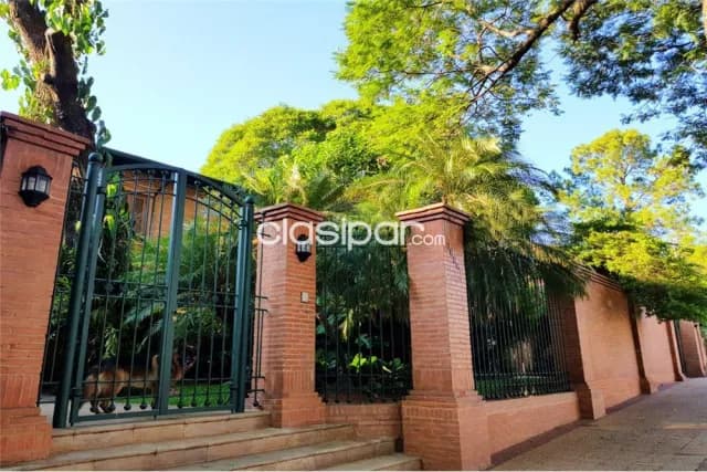 Lujosa residencia zona centenario 1,800,000 usd, foto 2