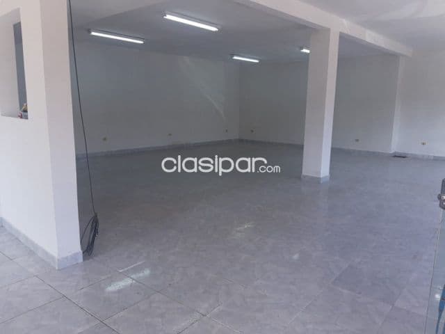 Alquilamos importante local comercial con estacionamiento - zona abasto