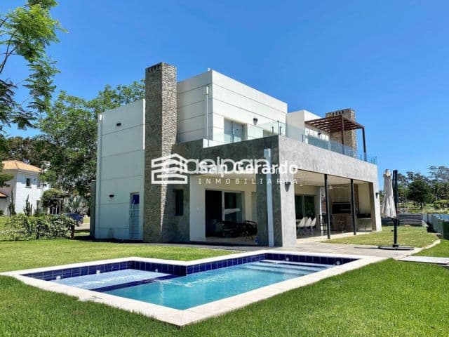 Aqua village – sanber: Magnifica residencia, impecable estado, 3 dormitrios, jardin