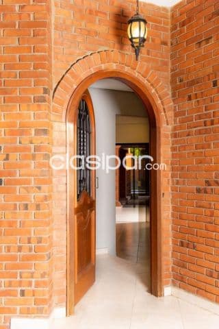 Casa en asuncion barrio mbocayaty cod 4097