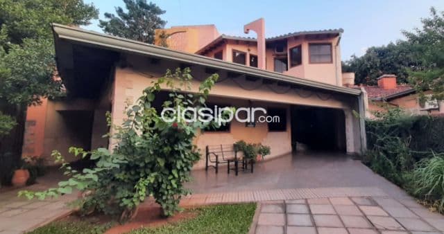 Casa de 2 plantas con piscina quincho con parrilla sobre soldado ovelar vendo !!