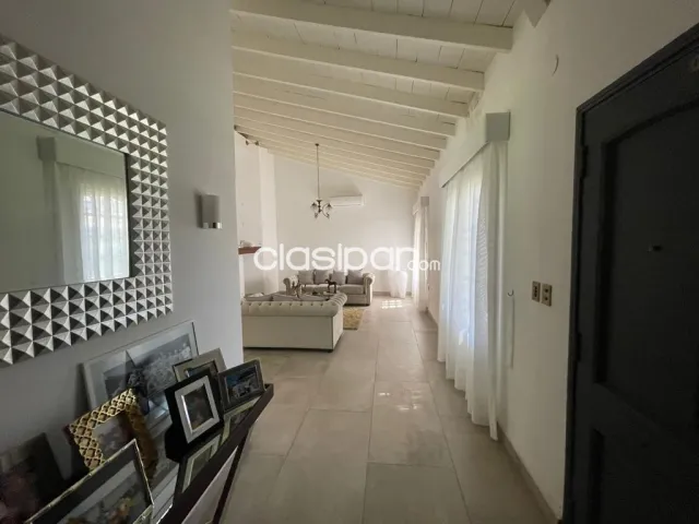 Amplia Residencia de 4 dormitorios en el Barrio Mburukuja, foto 3