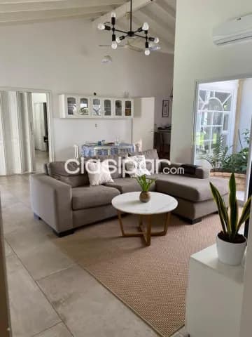Amplia Residencia de 4 dormitorios en el Barrio Mburukuja, foto 5