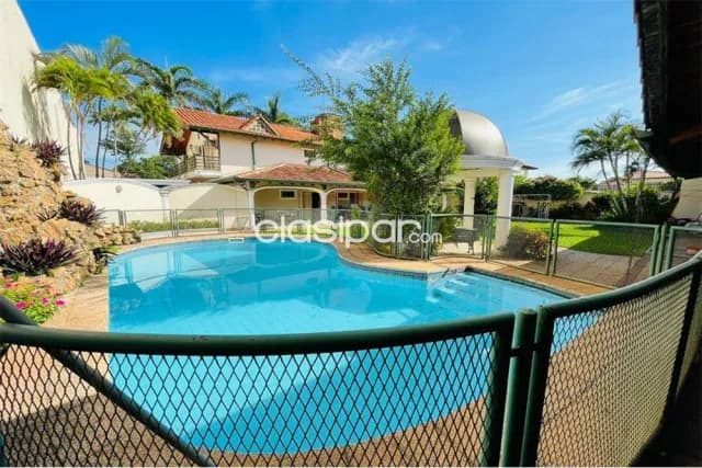 Residencia de dos plantas en Lambaré 600,000 usd, foto 2