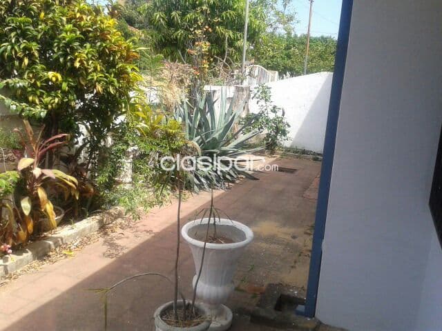 Chalet antiguo de una planta en villa cerro corá de Lambaré