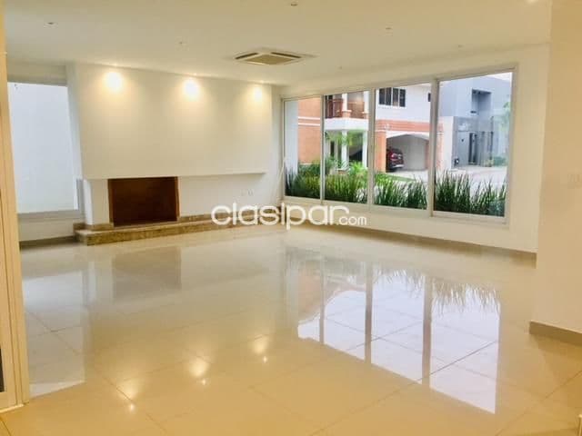 Mburucuyá – trindad en elegante condominio: Residencia vip, 4 dormit, jardín, seg. 24 hs