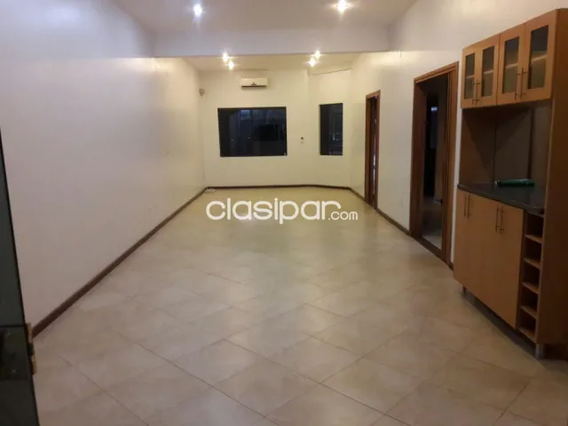 Bo mcal. Estigarribia: Elegante residencia, muy segura, 3 dormit, amplio jardín, piscina, foto 4