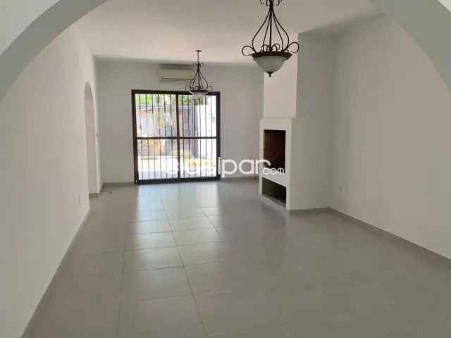 Oferta del mes hermosa y amplia casa remodelada en pleno barrio Herrera, foto 2