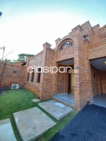 hermosa residencia a estrenar Zona Stma Trinidad / aviadores, bo. Mburukuja. C229c