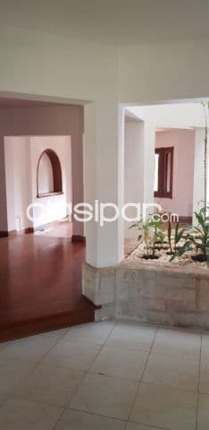 Z/ p. La galería – sta. Teresa: Amplia residencia, 1.500m2, 5 dormit, p/ casa u oficina