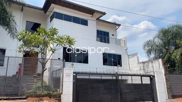 Bo mburucuyá: Elegante residencia en alquiler, 3 suites, impecable estado!! – 3.500 usd, foto 2
