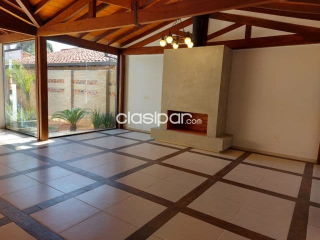 Hermosa Casa en Lambare Bo Residencial Kennedy Estilo moderno A pocas cuadras de Cac