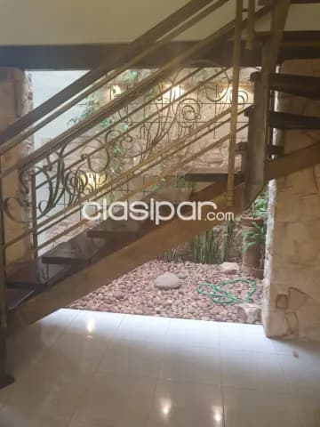 Las Lomas - Carmelitas: Finisima residencia, amplio jardín, piscina, 4 dormitorios, foto 5