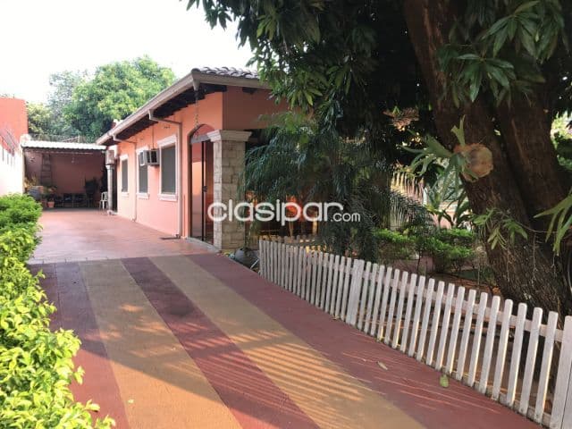 Casa semi amoblada vendo recibo vehículo de mi interés !! 4 habitaciones 2 baños