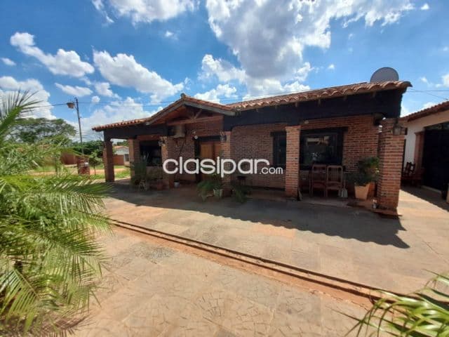 Casa en esquina en Luque barrio julio correa de 720 m2 de terreno gs 1150 millones