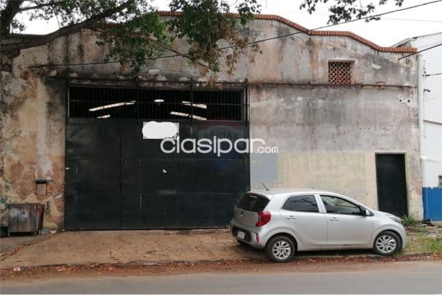 Deposito en zona comercial!!