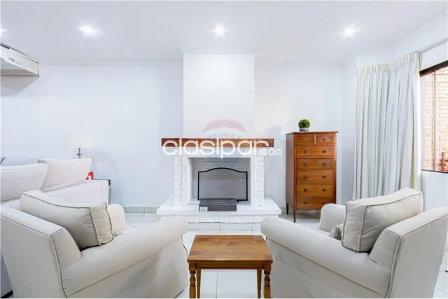 Asunción Mburucuyá Hermosa Residencia con excelente ubicación 390,000 USDOtras divisas, foto 2