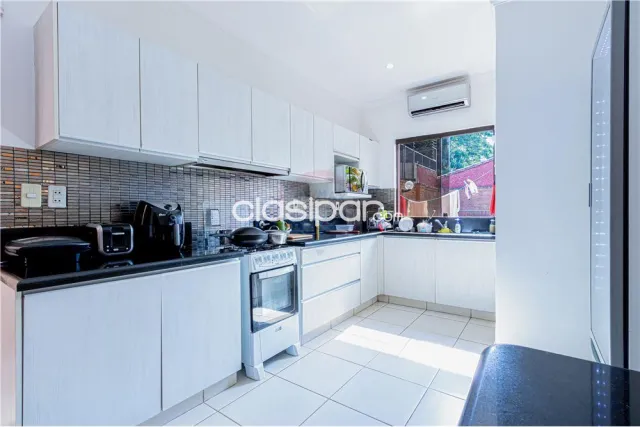 Asunción Mburucuyá Hermosa Residencia con excelente ubicación 390,000 USDOtras divisas, foto 3