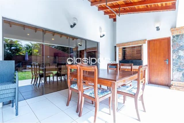Asunción Mburucuyá Hermosa Residencia con excelente ubicación 390,000 USDOtras divisas, foto 4