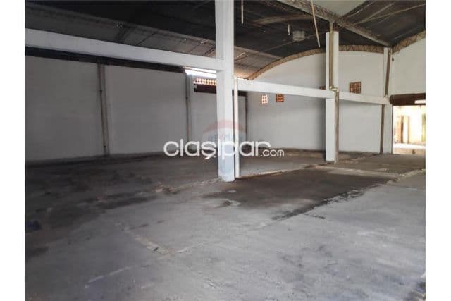 Amplio depósito, a 30 metros de Avda. Guggiari Lambare, foto 1