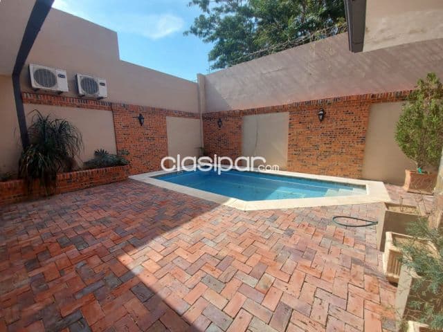 Casa en barrio Las Mercedes - Asunción