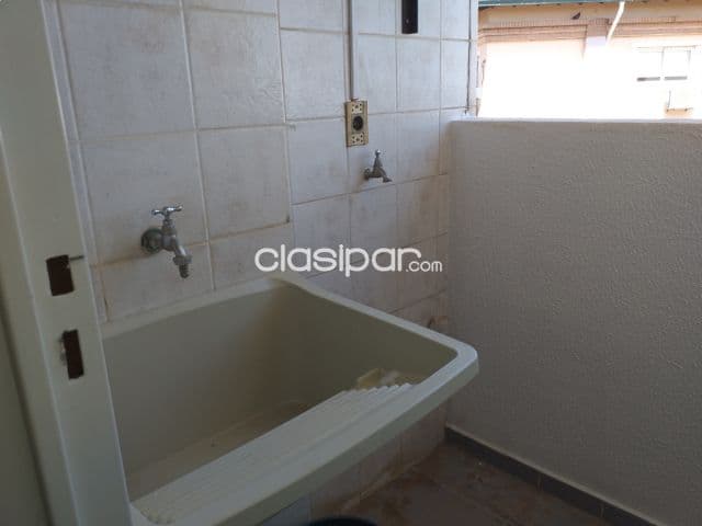 Z/ Pinedo alquilo departamento a reestrenar gs. 2.600.000 inc expensas 2 dormitorios