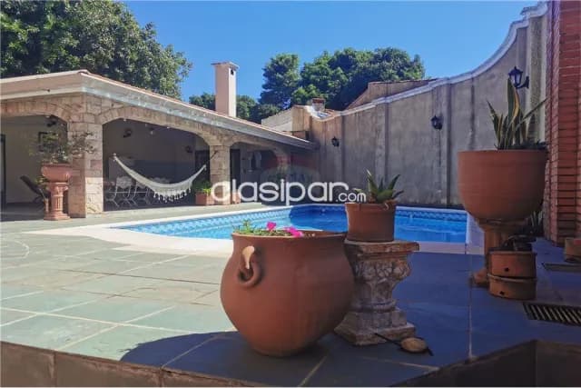 Amplia casa con 4 Dormitorios y piscina en Bo. San Vicente Asunciòn — foto 4