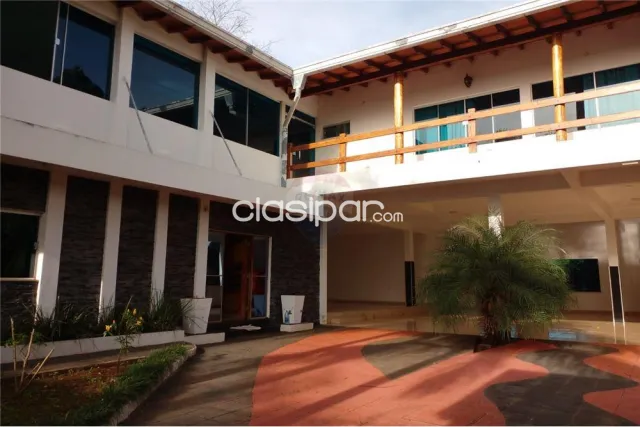 residencia con amplio patio en San Isidro: 3 habitaciones, 3 en suite y 5 baños — foto 5