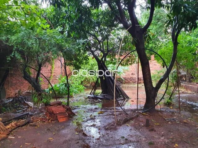 Terreno con casa en venta en zona céntrica de Encarnacion — foto 2