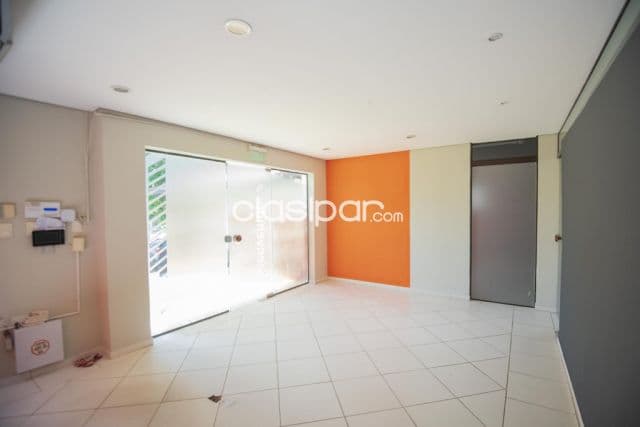 EN VENTA Oficina Zona Villa Morra 275,000 USD