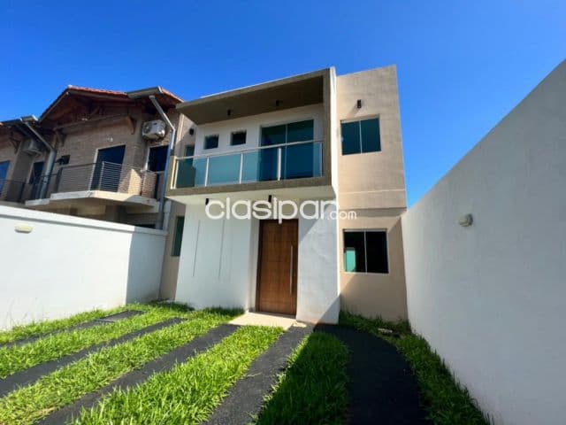 Luque – pto. Madero: Lujoso dúplex a estrenar, 3 dormitorios, jardín, 720.000.000 gs — foto principal