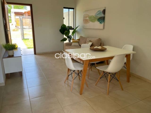 Casa tipo chalet de 3 dormitorios - Luque mora cue 208 m2