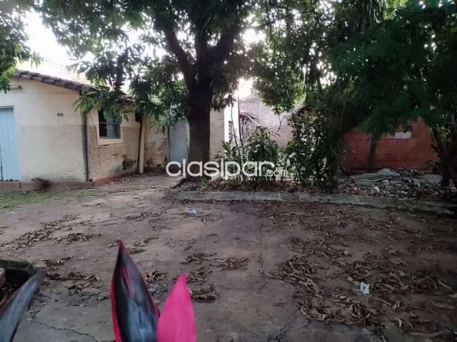 Terreno con casa a demoler en Asunción barrio Herrera cod 4653