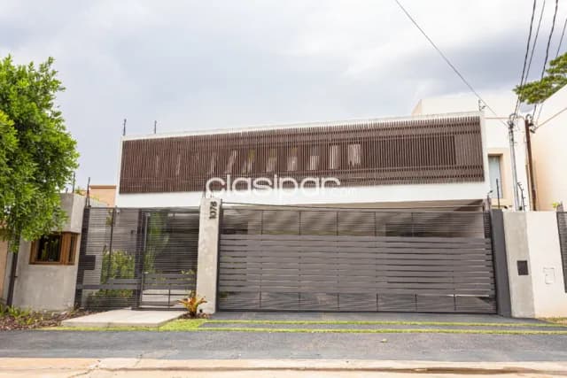 Mburucuya: Elegante residencia minimalista, finamente amoblada, 3 suites, jardín, piscina — foto 2