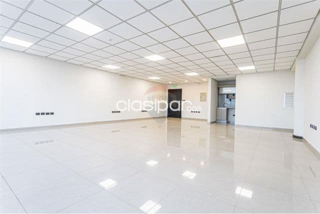 Edif. Sky center: Oficinas premium en el eje corporativo, desde 80m2 – 1.200 usd