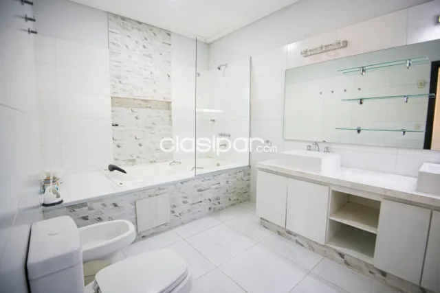 Residencia en venta zona UCA La casa es estilo minimalista semi nueva Usd 220.000, foto 5