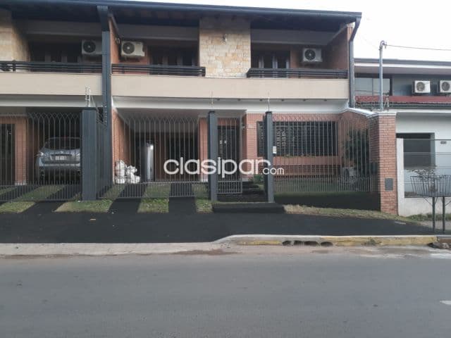 Villa Morra – prox. Wtc: Elegante duplex en alquiler, amoblado, 3 dormit, jardín, piscina