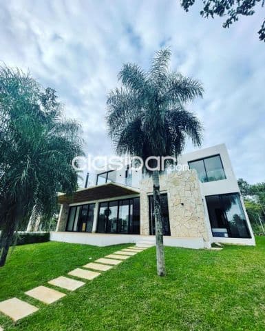 Sunset hills – san ber: Finisima residencia, 4 suites, jardín, piscina, vista al lago