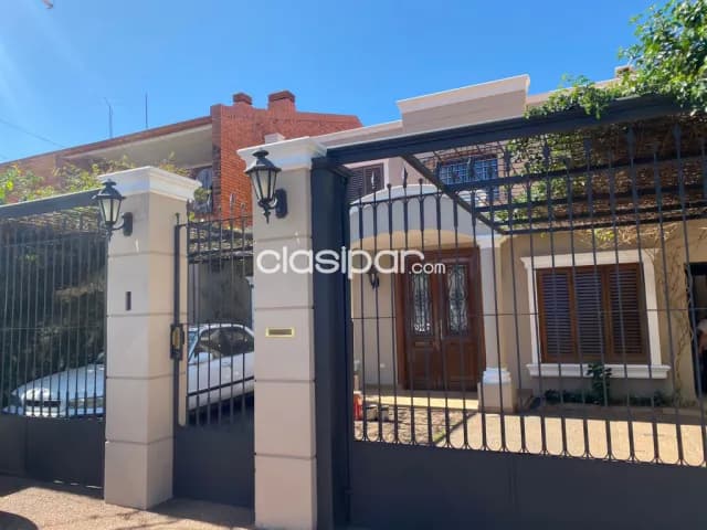 Seminario – mburicaó: Impecable residencia a nueva, 4 dormit, jardín, piscina, 2.800 usd, foto 2