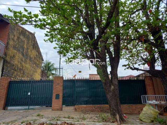 Sajonia: Hermosa residencia, 300m2, 3 dormit, jardín, 110.000 usd