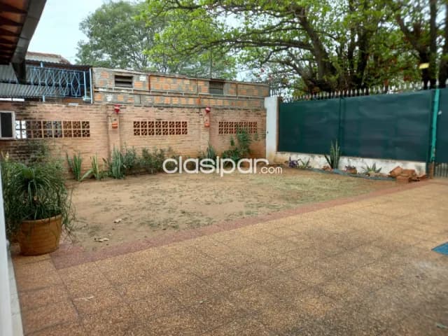 Sajonia: Hermosa residencia, 300m2, 3 dormit, jardín, 110.000 usd — foto 3