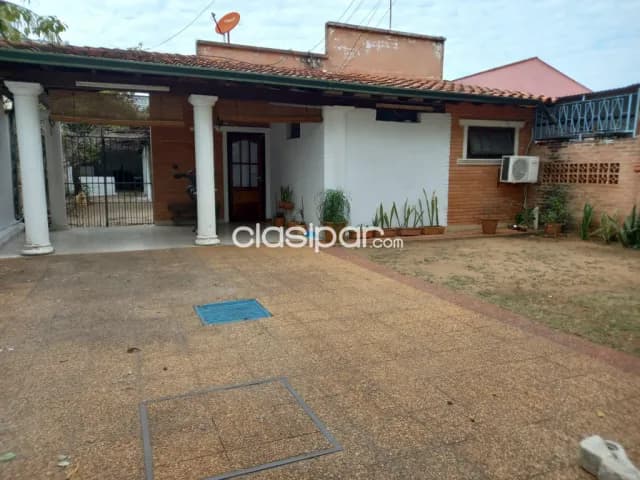 Sajonia: Hermosa residencia, 300m2, 3 dormit, jardín, 110.000 usd — foto 4