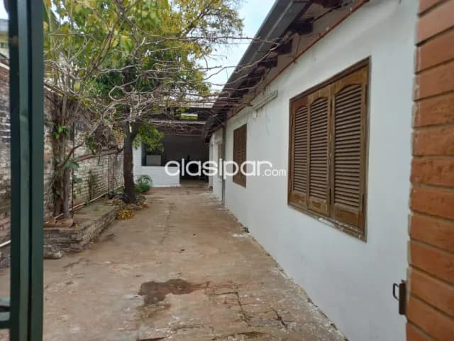 Sajonia: Hermosa residencia, 300m2, 3 dormit, jardín, 110.000 usd — foto 5