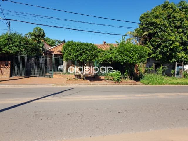 Casa en Luque barrio primavera cod 1060