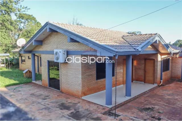 casa con amplio patio y salón comercial en Hohenau: 4 habitaciones y 4 baños — foto 2