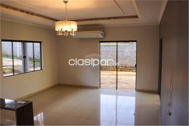 casa con amplio patio y salón comercial en Hohenau: 4 habitaciones y 4 baños — foto 5