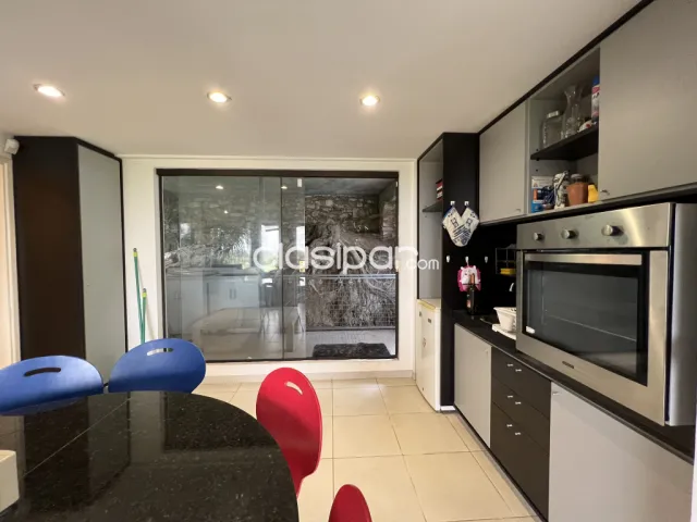 Casa de 6 dormitorios en suite en Mbachio, Lambare — foto 5