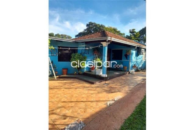 casa en el barrio San Pedro: cuenta con 3 habitaciones y 2 baños
