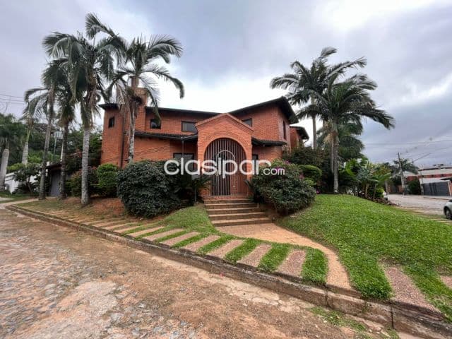 Ykua sati – goethe: Elegante residencia en alquiler, 3 dormitorios, quincho, jardín, foto 1