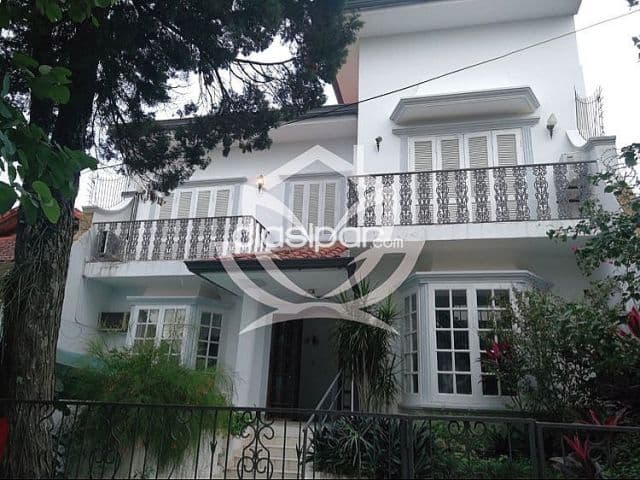 Casa de 6 Dormitorios en Bo. Bernardino Caballero - Asunción